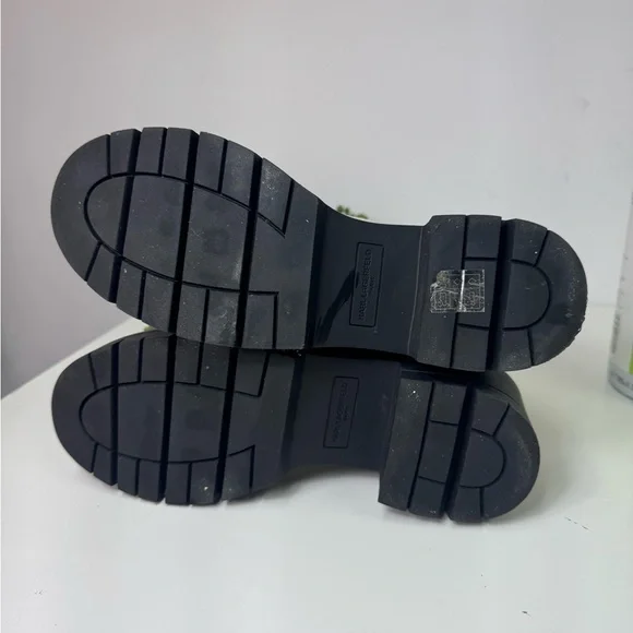 Karl Lagerfeld Cream Colored Patent Chelsea Boots, Women’s 9 - Picture 8 of 8